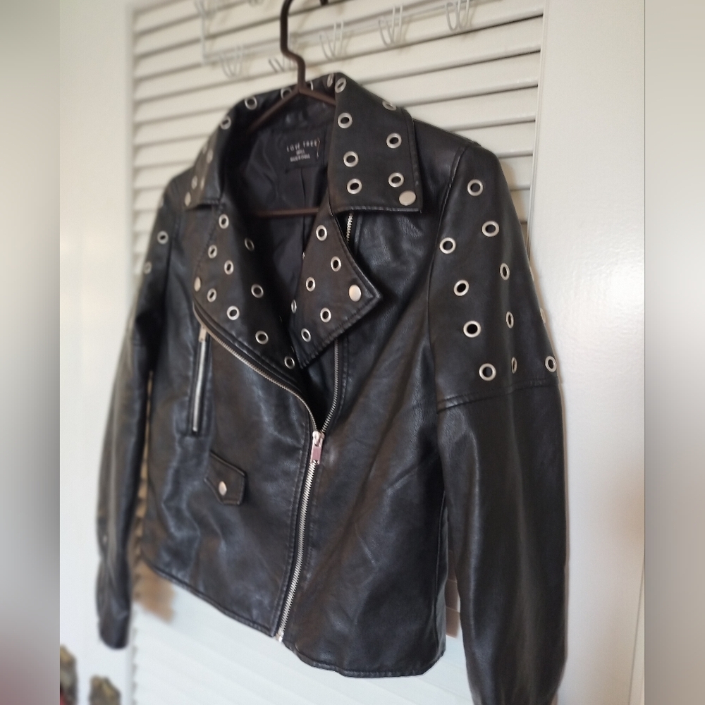Love Tree Women's Faux Leather Moto Jacket With Grommet Detail Size Small